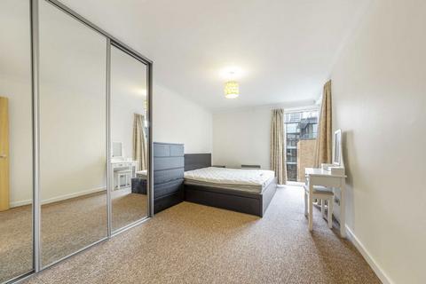 undefined, Boardwalk Place, London E14