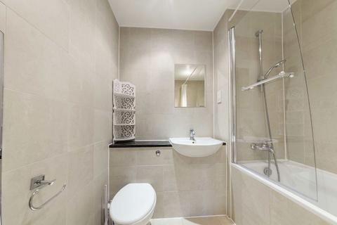 undefined, Boardwalk Place, London E14