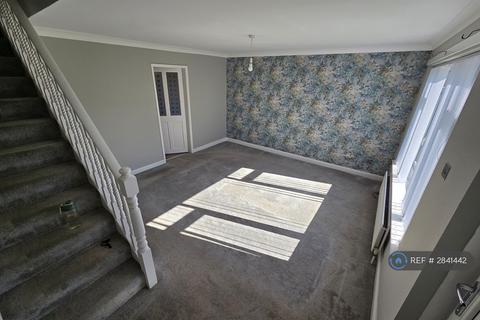 3 bedroom semi-detached house to rent, Canterbury Avenue, Wallsend, NE28