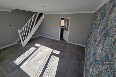 3 bedroom semi-detached house to rent, Canterbury Avenue, Wallsend, NE28
