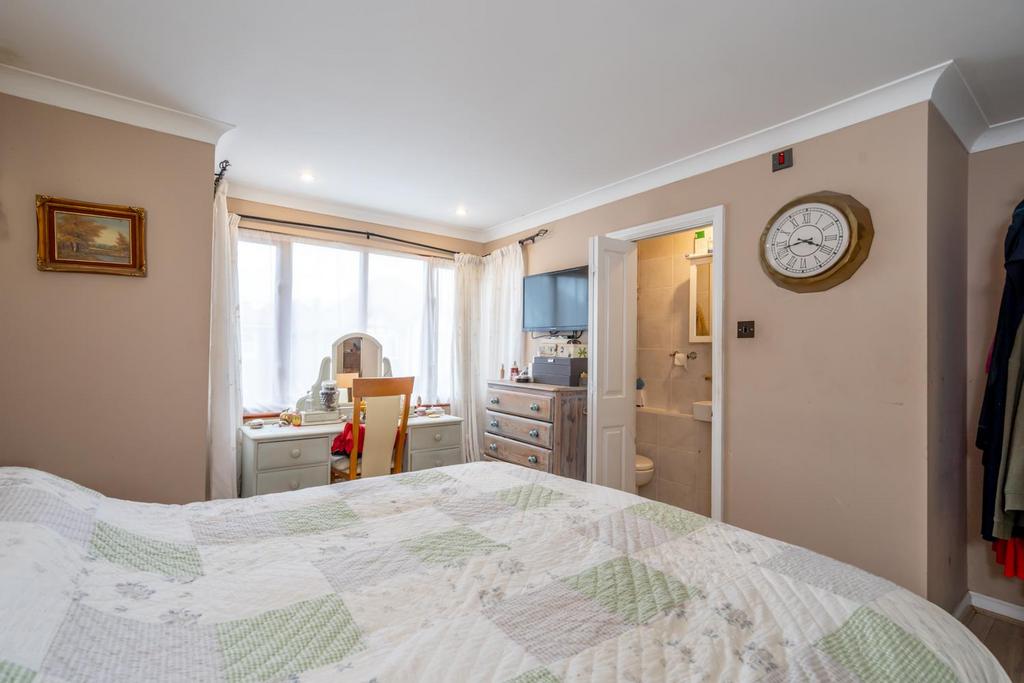 Bedroom 1 (2).jpg