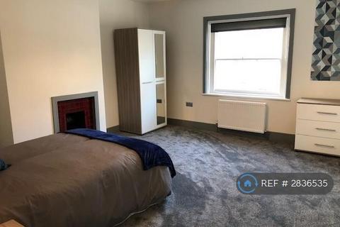 1 bedroom in a flat share to rent, High Street, Newport, PO30