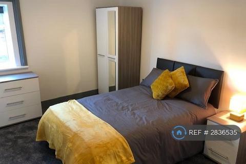 1 bedroom in a flat share to rent, High Street, Newport, PO30