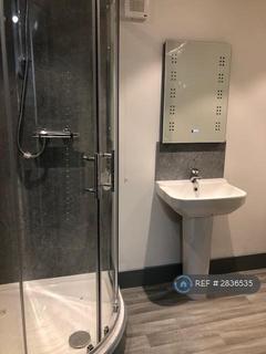 1 bedroom in a flat share to rent, High Street, Newport, PO30