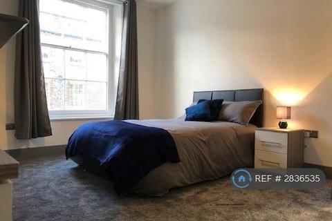 1 bedroom in a flat share to rent, High Street, Newport, PO30