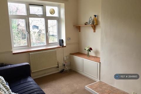 4 bedroom maisonette to rent, Stroud Crescent, London, SW15