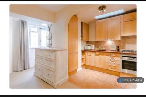 2 bedroom terraced house to rent, Chalk Farm Road, London, NW1