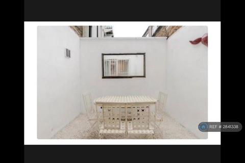 2 bedroom terraced house to rent, Chalk Farm Road, London, NW1