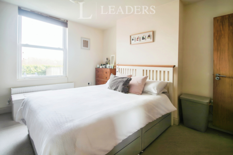 2 bedroom flat to rent, Princes Road, Redhill, RH1