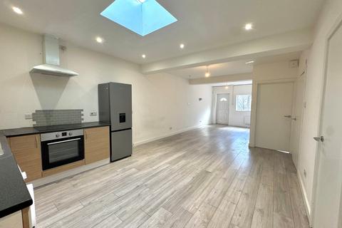 1 bedroom flat to rent, Bitterne Village Bitterne Road, Southampton, SO18