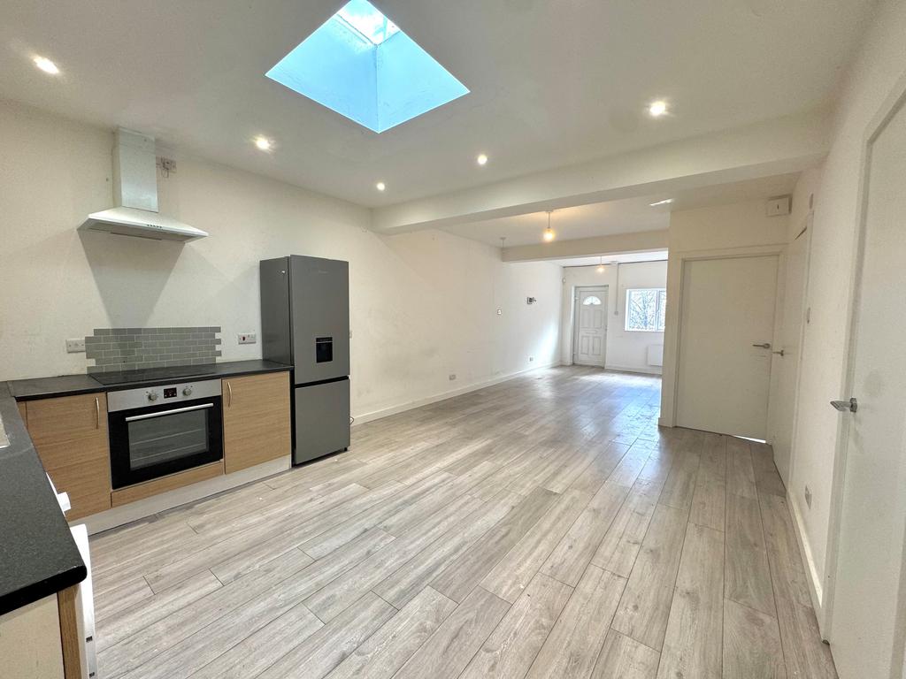 Apartment in Southampton, Bitterne - View 2