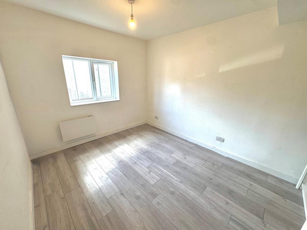 Apartment in Southampton, Bitterne - View 5
