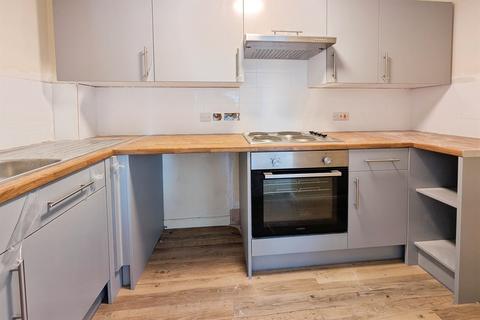 2 bedroom flat to rent, 131 Millbrook Road East, Southampton SO15