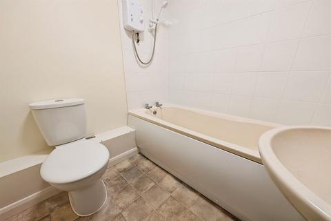 2 bedroom flat to rent, 131 Millbrook Road East, Southampton SO15