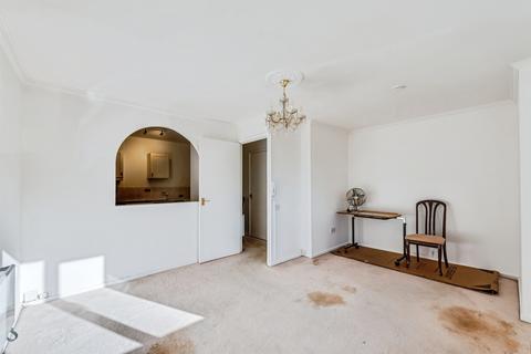 2 bedroom ground floor flat for sale, Farriers Close, Swindon