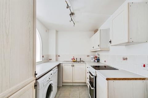 2 bedroom ground floor flat for sale, Farriers Close, Swindon