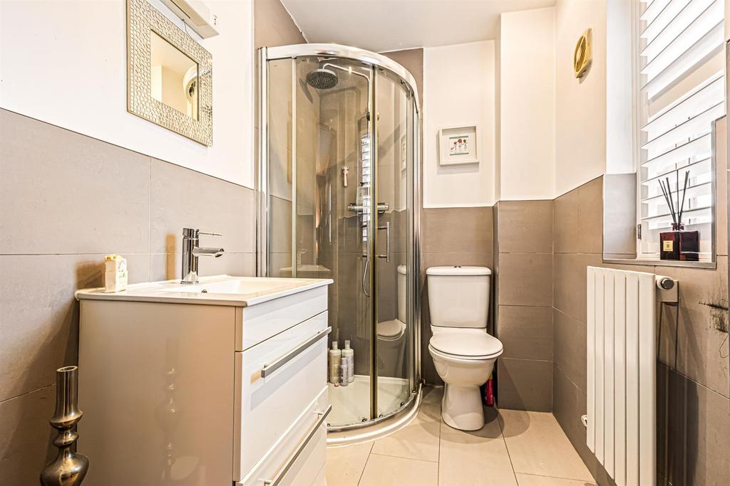 En suite shower room
