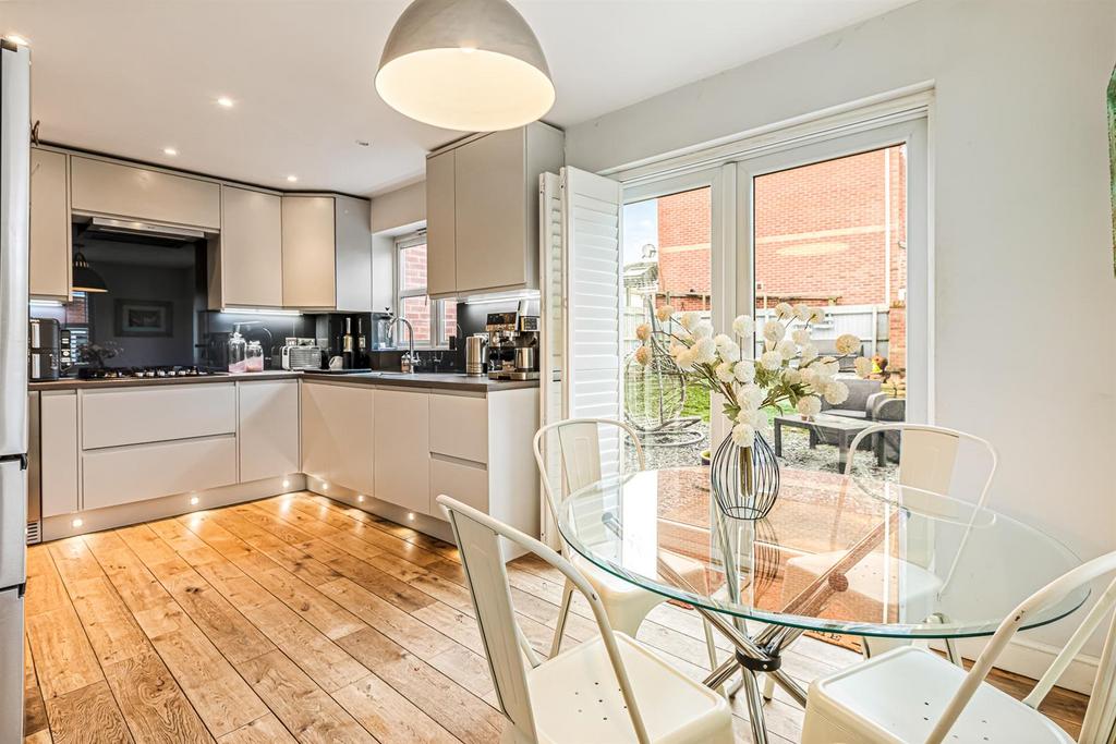 Dining kitchen