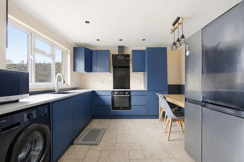 3 bedroom end of terrace house to rent, Kitchener Close, Hertfordshire AL1