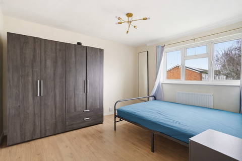 3 bedroom end of terrace house to rent, Kitchener Close, Hertfordshire AL1