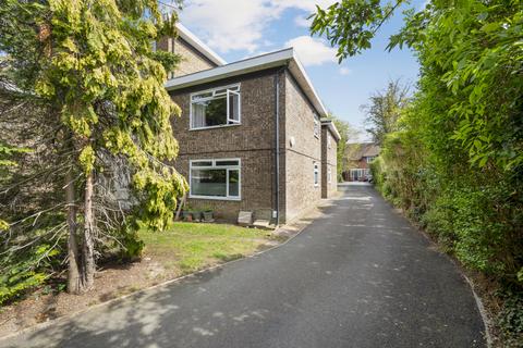 undefined, Grand Drive, London SW20