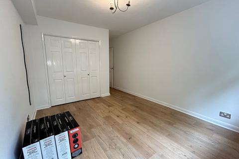 undefined, Grand Drive, London SW20