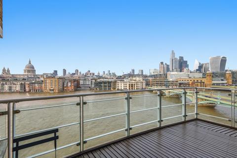 New Globe Walk, London