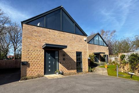 3 bedroom detached house for sale, Violet Close, Broadstone, BH18