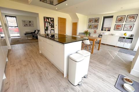 3 bedroom detached house for sale, Violet Close, Broadstone, BH18