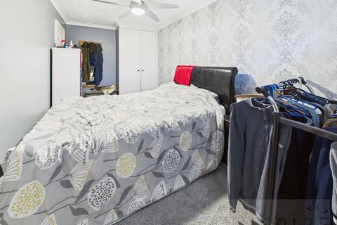 2 bedroom flat for sale, Hayling Court, Crawley RH11