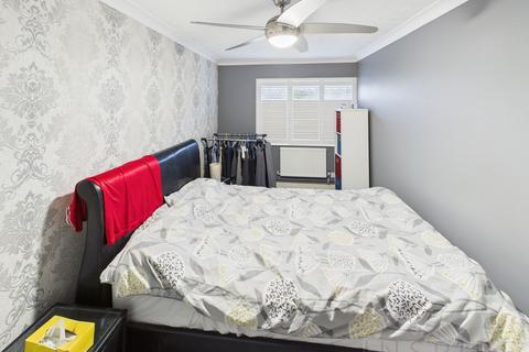 2 bedroom flat for sale, Hayling Court, Crawley RH11