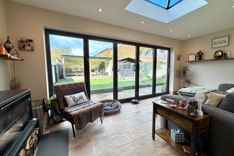 4 bedroom semi-detached house for sale, Lincoln Avenue, Saxmundham