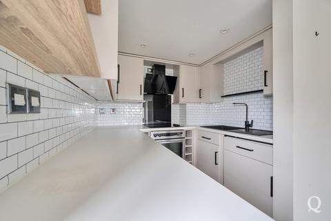 1 bedroom apartment for sale, London Road, Teynham, Sittingbourne, Kent, ME9