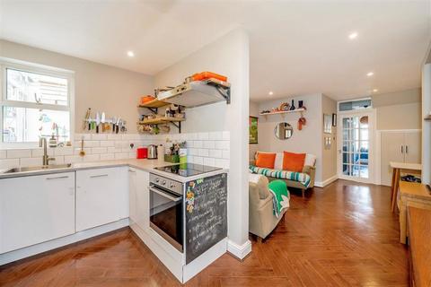 2 bedroom maisonette for sale, Bramshot Avenue, London SE7