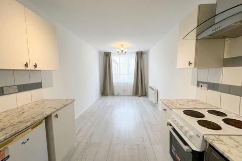 1 bedroom flat to rent, Leamington Road, Stivichall Manor, CV3