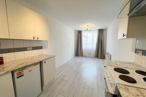 1 bedroom flat to rent, Leamington Road, Stivichall Manor, CV3
