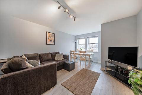 2 bedroom flat to rent, John Archer Way, London, SW18