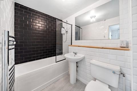 2 bedroom flat to rent, John Archer Way, London, SW18