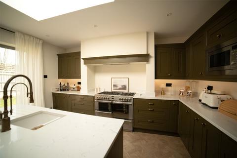 3 bedroom bungalow for sale, Newbridge Way, Pennington, Lymington, Hampshire, SO41