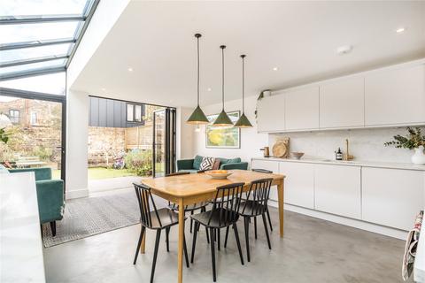 4 bedroom house for sale, Medway Road, Bow, London, E3