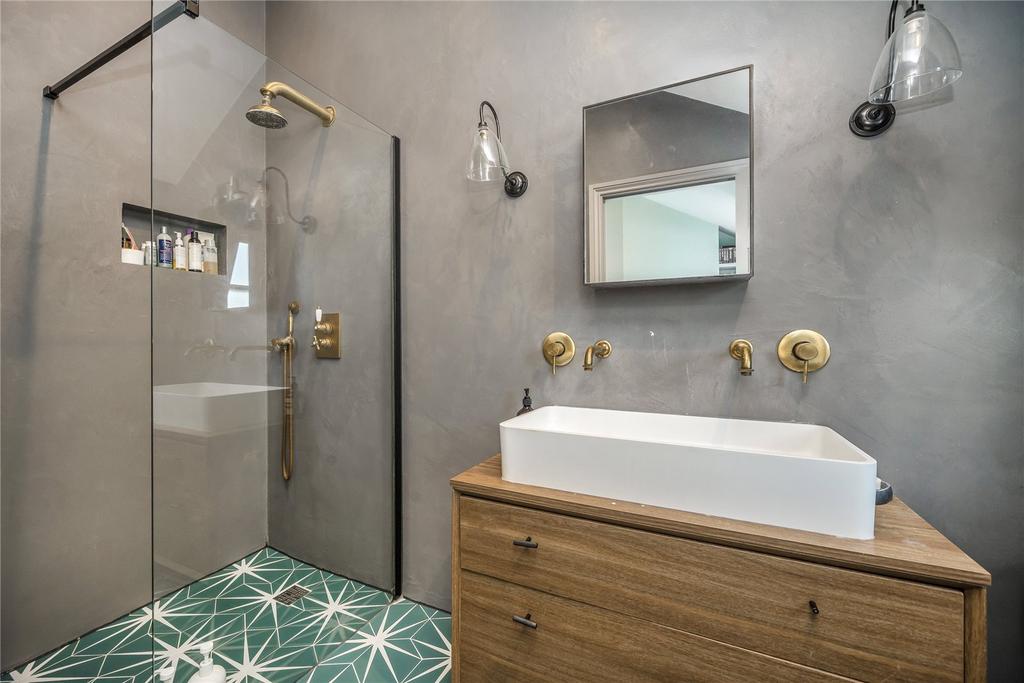 Ensuite