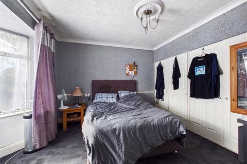 2 bedroom bungalow for sale, St. Johns Road, Clacton-on-Sea, Essex, CO16