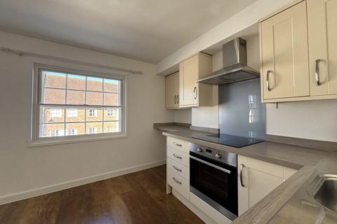 2 bedroom flat to rent, High Street, Tonbridge, TN9