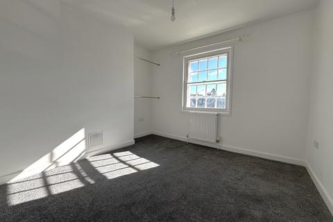 2 bedroom flat to rent, High Street, Tonbridge, TN9