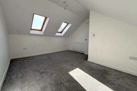 2 bedroom flat to rent, High Street, Tonbridge, TN9