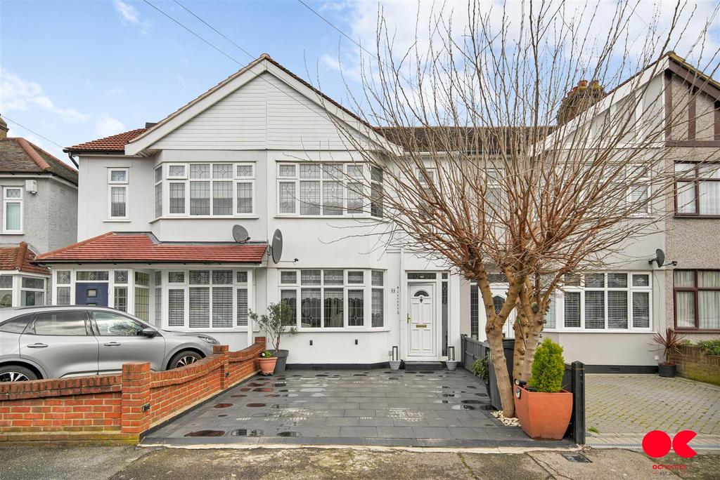 Detached house exterior, driveway