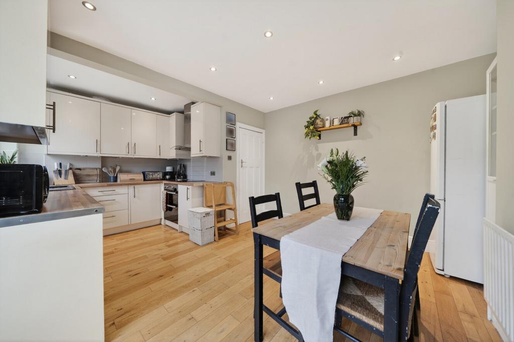 1433826-8-69c3b03...