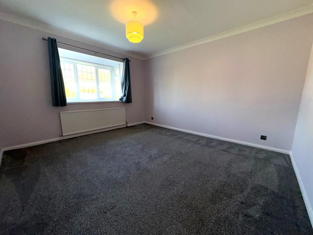 2 Holly Lodge Bed1