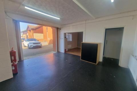 undefined, London Road, Hook RG27