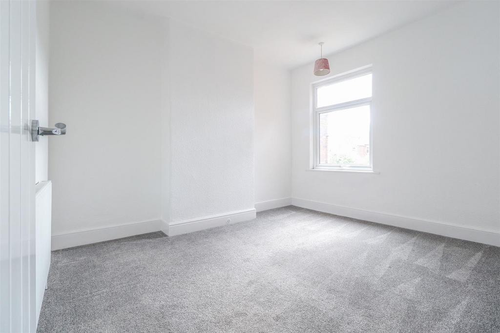 Bright, freshly carpeted double bedroom...